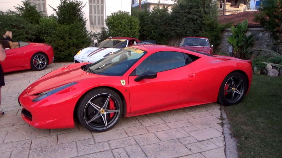 Οι εντυπωσιακές Ferrari τράβηξαν τα βλέμματα