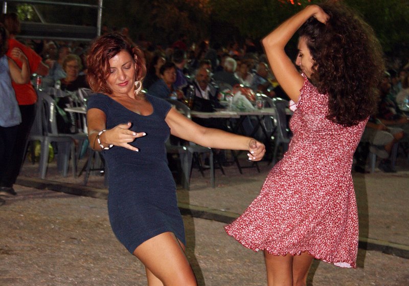 Πλήθος κόσμου χόρευε επί ώρες στο 45ο Φεστιβάλ της ΚΝΕ / Φωτογραφία: Μανώλης Νταλούκας