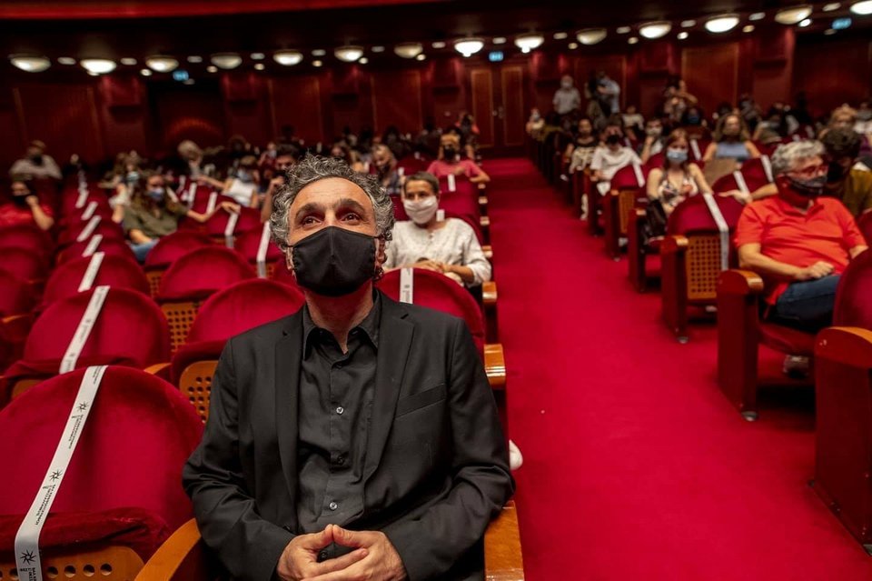 Θεατές στο Ολύμπιον στη Θεσσαλονίκη. Στις δομές πολιτισμού είδαμε τα πρότυπα δράσης, παρουσίας και συμπεριφοράς εν μέσω πανδημίας που δεν συναντούμε σε άλλες μορφές συνάθροισης