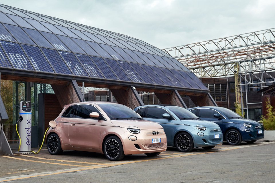 Η Amazon εξοπλίζει το νέο ηλεκτρικό Fiat 500