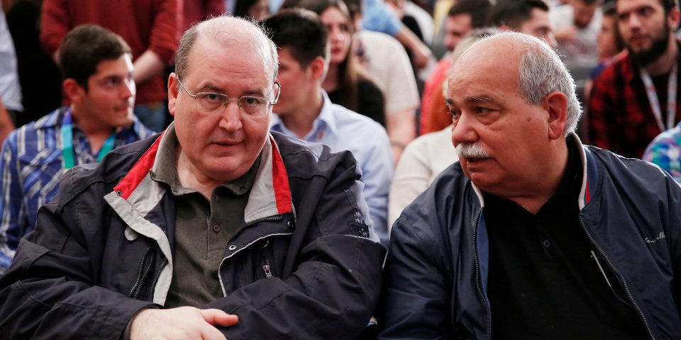 Νίκος Φίλης και Νίκος Βούτσης, παραδοσιακά κομματικά στελέχη υπογράφουν το κείμενο της «Ομπρέλας»/Φωτογραφία: EUROKINISSI/ΓΙΩΡΓΟΣ ΚΟΝΤΑΡΙΝΗΣ