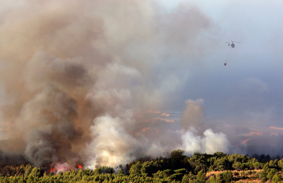 Απειλούνται τρία χωριά από την πυρκαγιά σε ορεινή περιοχή της Πορτογαλίας