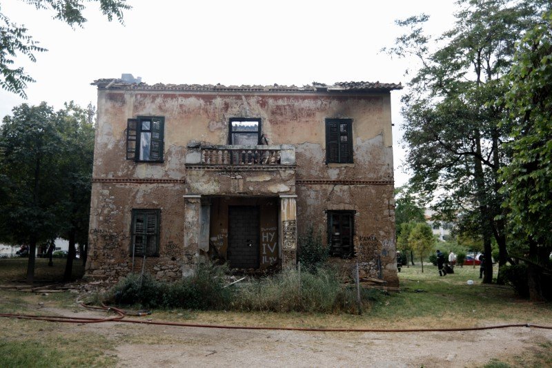 Υπό έλεγχο η πυρκαγιά στη μονοκατοικία του πάρκου Φιξ στα Πατήσια -Φωτογραφία: EUROKINISSI/ΚΟΝΤΑΡΙΝΗΣ ΓΙΩΡΓΟΣ