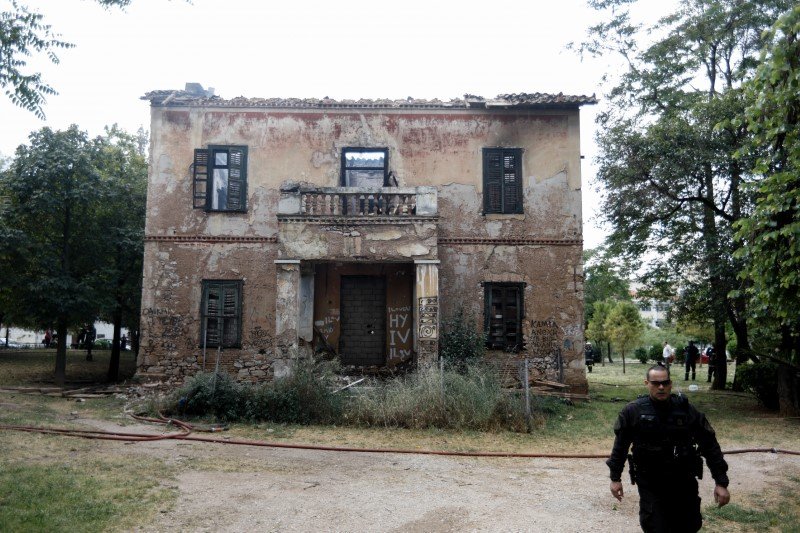 Υπό έλεγχο η πυρκαγιά στη μονοκατοικία του πάρκου Φιξ στα Πατήσια -Φωτογραφία: EUROKINISSI/ΚΟΝΤΑΡΙΝΗΣ ΓΙΩΡΓΟΣ