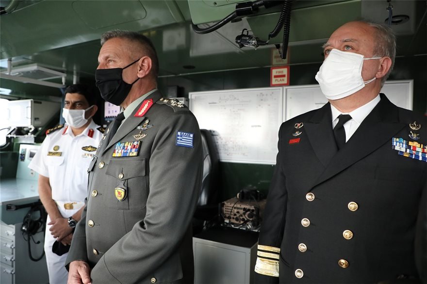 Επίσκεψη Φλώρου στην κορβέτα των Εμιράτων