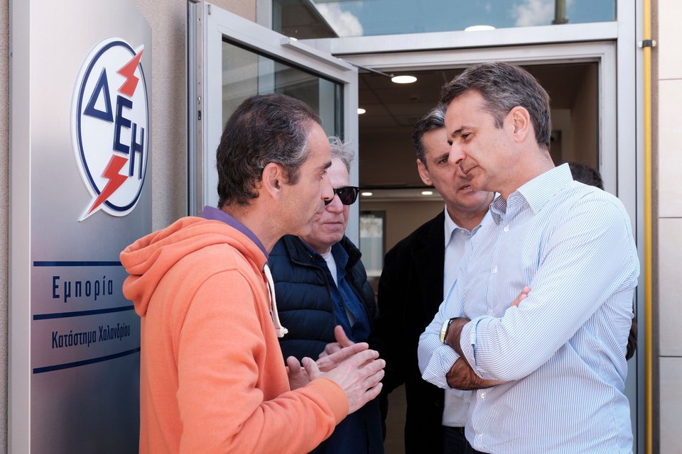 Ο πρόεδρος της ΝΔ επισκέφθηκε και το υποκατάστημα της ΔΕΗ