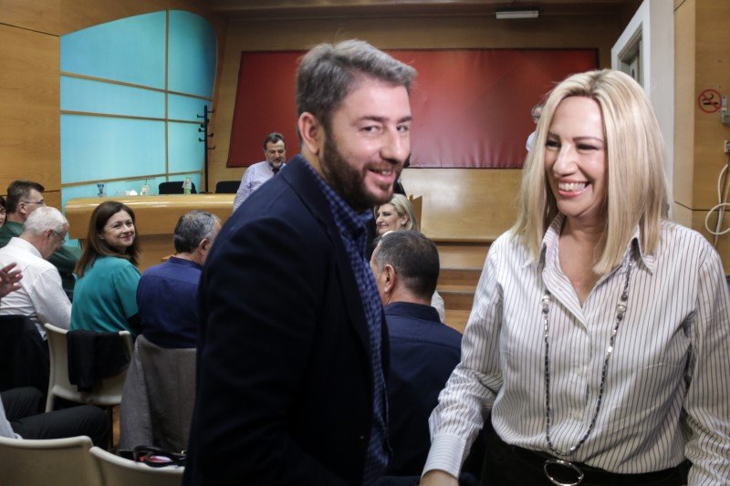 Χαμογελαστοί Νίκος Ανδρουλάκης και Φώφη Γεννηματά πριν τη συνεδρίαση