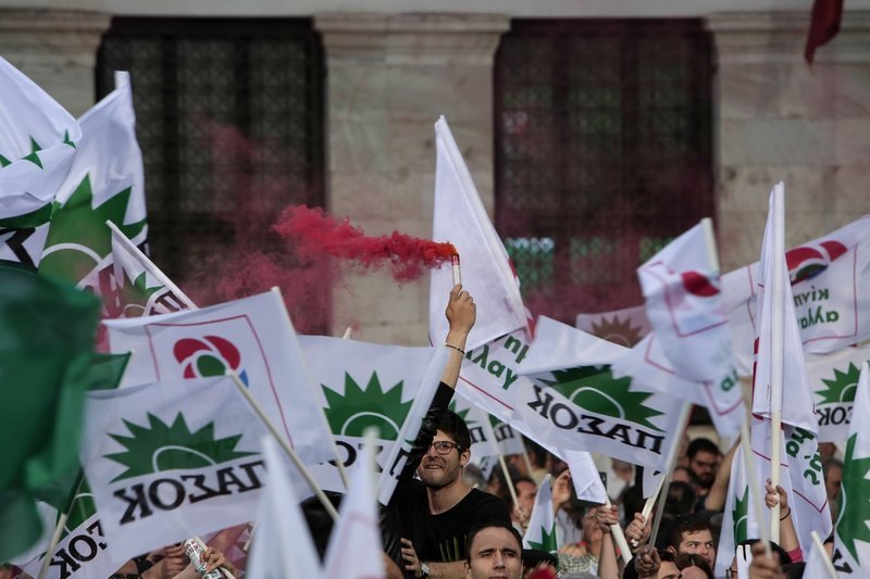 Σημαίες του ΠΑΣΟΚ στην συγκέντρωση Γεννηματά