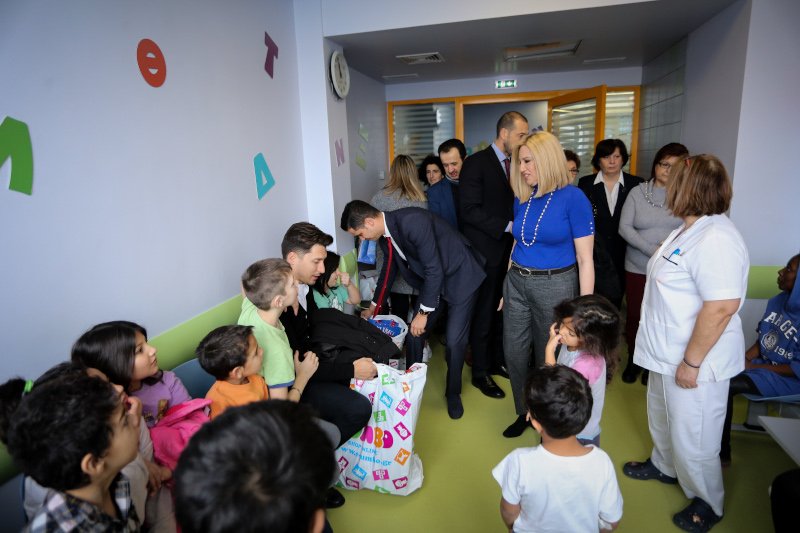 Η Φ. Γεννηματά μοίρασε δώρα στα παιδιά /Φωτογραφία: EUROKINISSI/ΜΠΟΝΗΣ ΧΡΗΣΤΟΣ