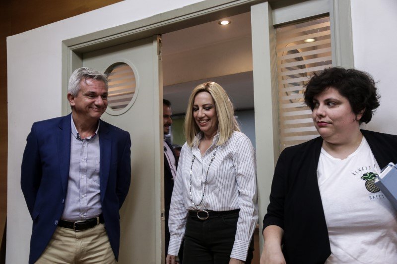 Η Φώφη Γεννηματά μπαίνει στη συνεδρίαση του Ενιαίου Πολιτικού Κέντρου ΠΑΣΟΚ στη Χ. Τρικούπη -Αριστερά ο Ν. Βοσδογάνης -Φωτογραφία: EUROKINISSI/ΧΡΗΣΤΟΣ ΜΠΟΝΗΣ