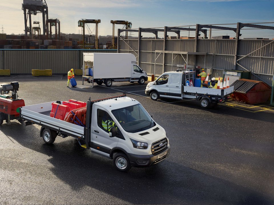 Το Ford Transit εξοπλίζεται με αυτόματο κιβώτιο 10 σχέσεων