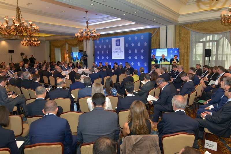 «Είμαστε εδώ για να κάνουμε τη ζωή σας πιο εύκολη δημιουργώντας ένα περιβάλλον πιο φιλικό προς τις επιχειρήσεις» είπε χαρακτηριστικά μέλος της κυβέρνησης.