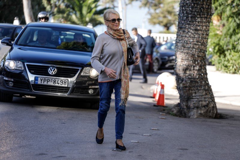 Η Φωτεινή Πιπιλή με φουλάρι