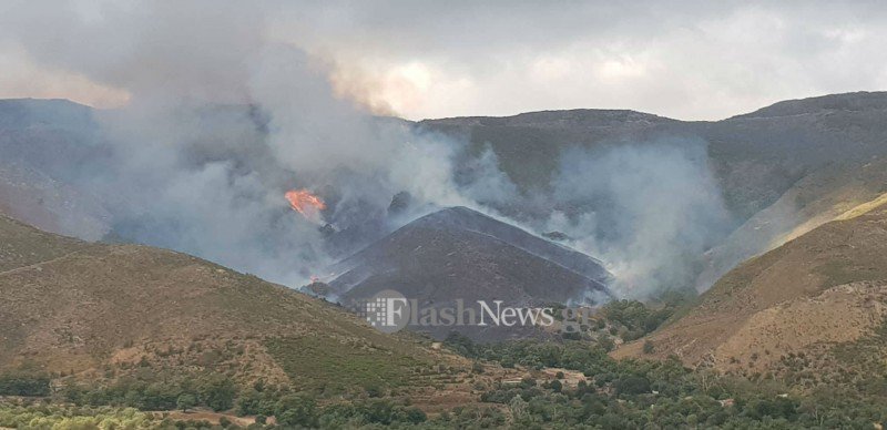 Φωτιά στα Χανιά / Φωτογραφία: flashnews