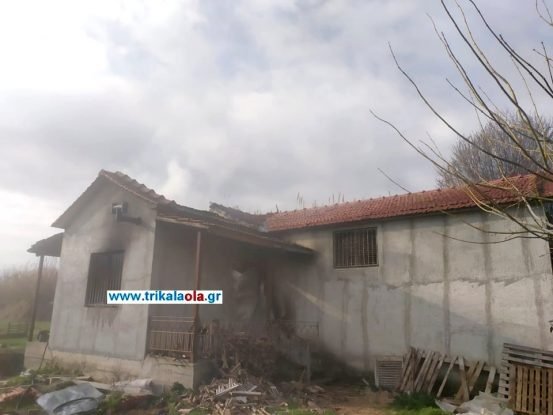 Αποθήκη μετά από φωτιά στα Τρίκαλα
