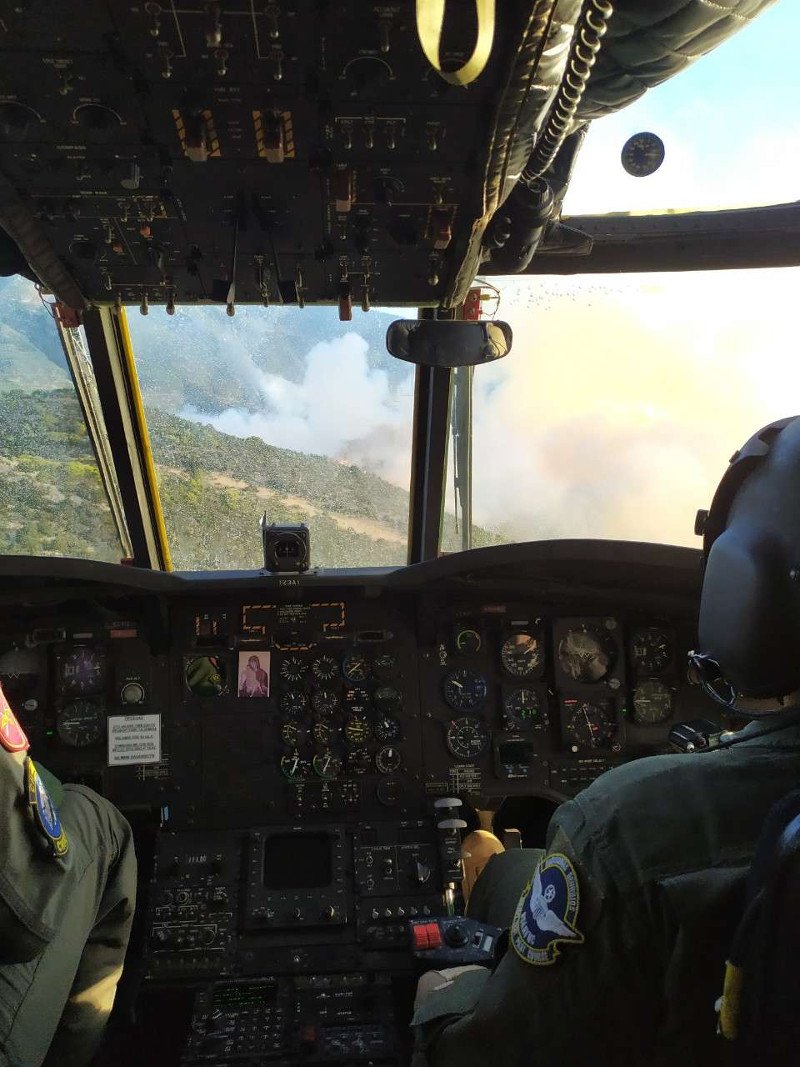 Λήψη μέσα από το Chinook που επιχειρούσε στη φωτιά στην Εύβοια
