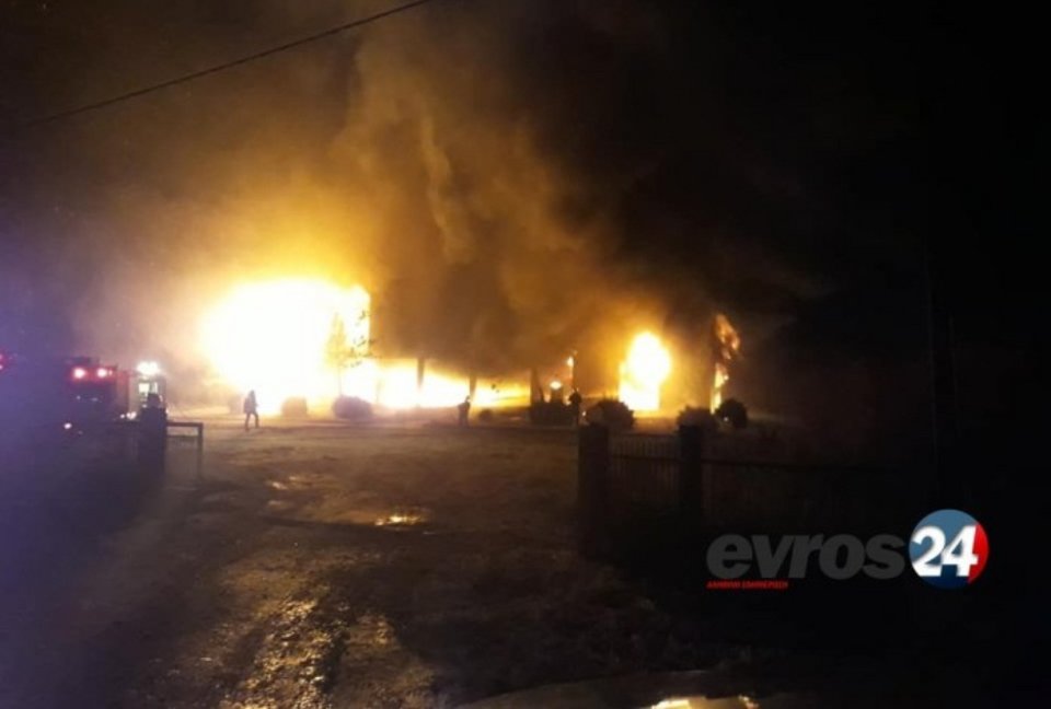 Κάηκε ολοσχερώς κατάστημα επίπλων στην Ορεστιάδα. Φωτογραφία: evros24.gr