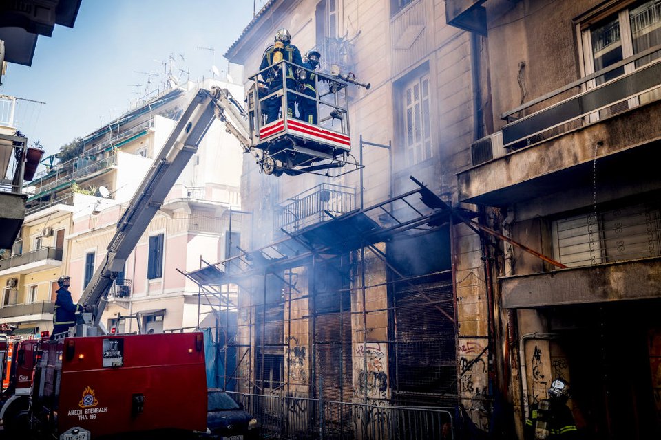 Φωτιά σε ακατοίκητο στα Εξάρχεια/ Φωτογραφία: Eurokinissi