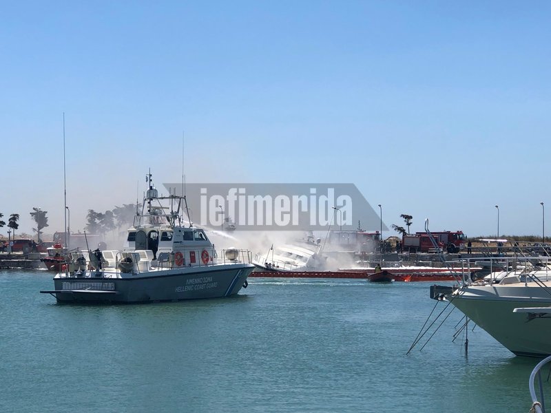 Σκάφος του Λιμενικού επιχειρεί στη μαρίνα Γλυφάδας