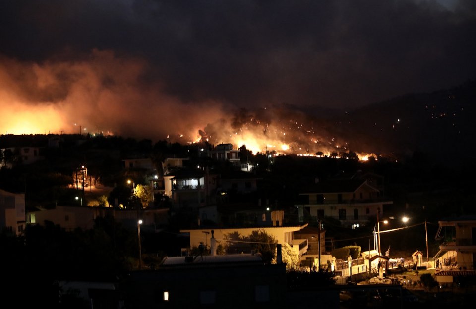 Φωτιά στις Κεχριές τη νύχτα