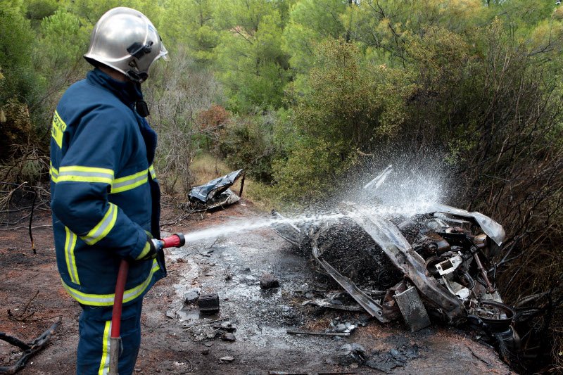 Η φωτιά στο Κρυονέρι ξεκίνησε από το αυτοκίνητο που έπεσε στην χαράδρα