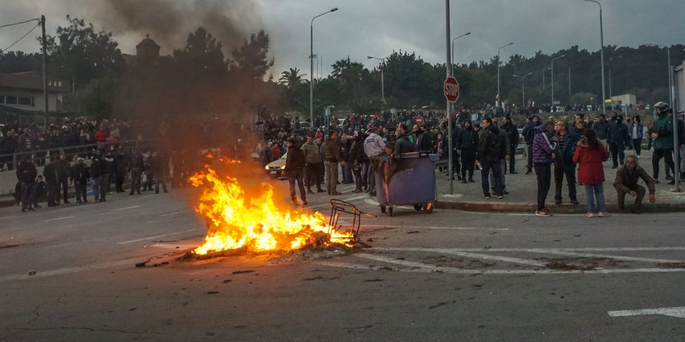 Από την συγκέντρωση πολιτών στο στρατόπεδο της Λέσβου/ Φωτογραφία: Eurokinissi