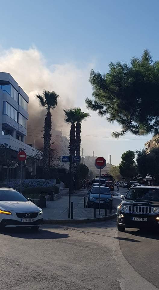 φωτιά σε μαγαζί στη Γλυφάδα
