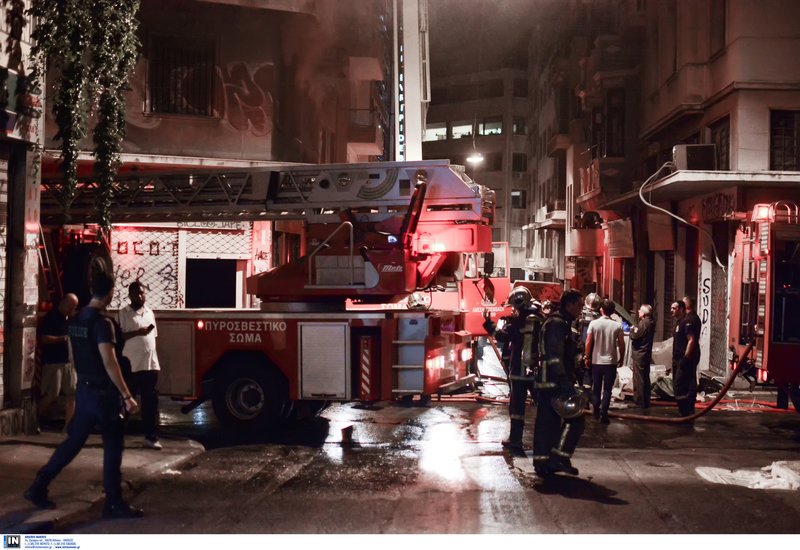 Στο σημείο έσπευσαν 27 πυροσβέστες με 9 οχήματα και επιχειρούν την κατάσβεσή της πυρκαγιάς -Φωτογραφία: Intimenews/ΖΑΧΟΣ ΓΙΩΡΓΟΣ