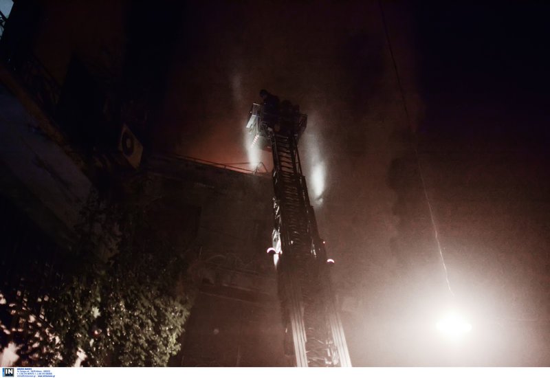 Σύμφωνα με την πυροσβεστική, δεν έχουν βρεθεί εγκλωβισμένα άτομα-Φωτογραφία: Intimenews/ΖΑΧΟΣ ΓΙΩΡΓΟΣ