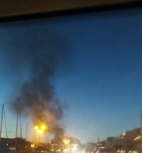 Φωτιά στο ιστορικό κέντρο της Μυτιλήνης