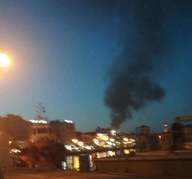 Φωτιά στο ιστορικό κέντρο της Μυτιλήνης