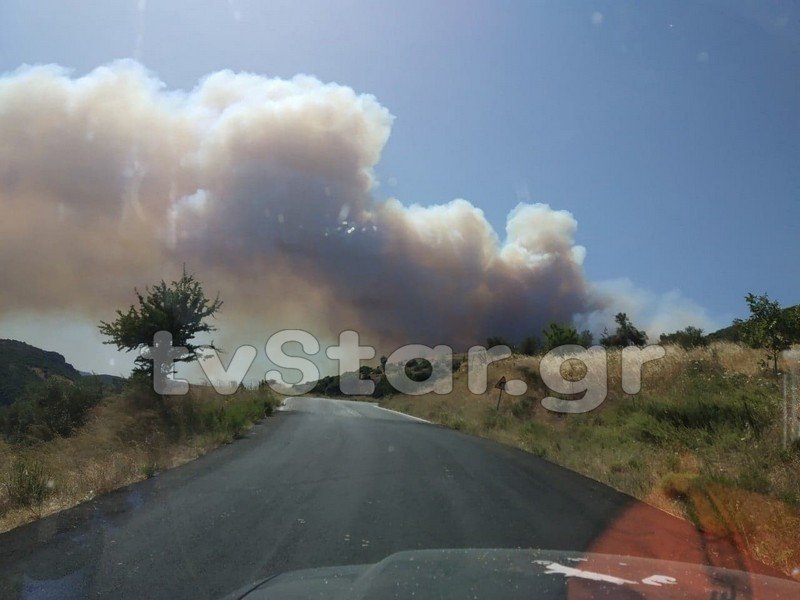 Από το πρωί καίει η φωτιά στην Εύβοια