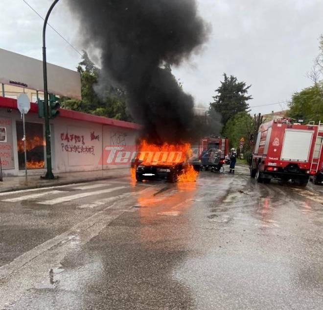 To αυτοκίνητο που πήρε φωτιά στην Πάτρα/ Φωτογραφία: Tempo24