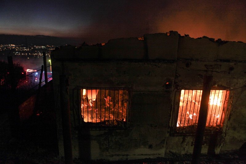 Το σπίτι καίγεται