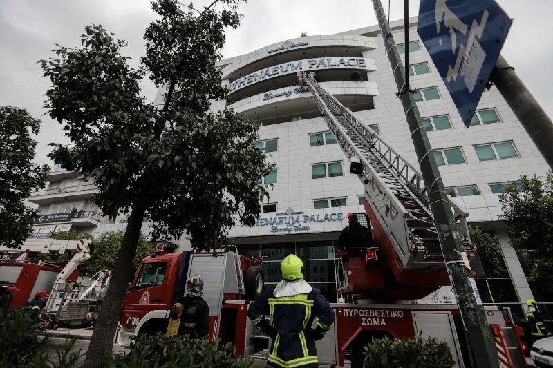 Η Πυροσβεστική απεγκλώβισε συνολικά 5 άτομα