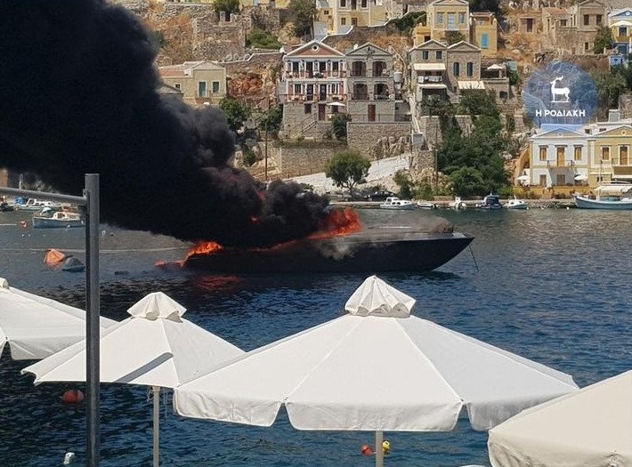 Η θαλαμηγός που τυλίχθηκε στις φλόγες