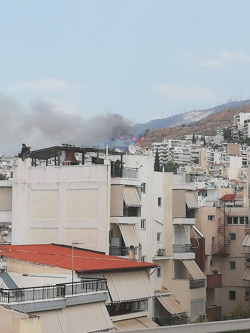 φωτιά σε δασική έκταση στον Βύρωνα Αττικής