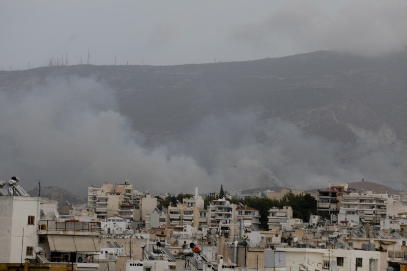 φωτιά σε δασική έκταση στον Βύρωνα Αττικής