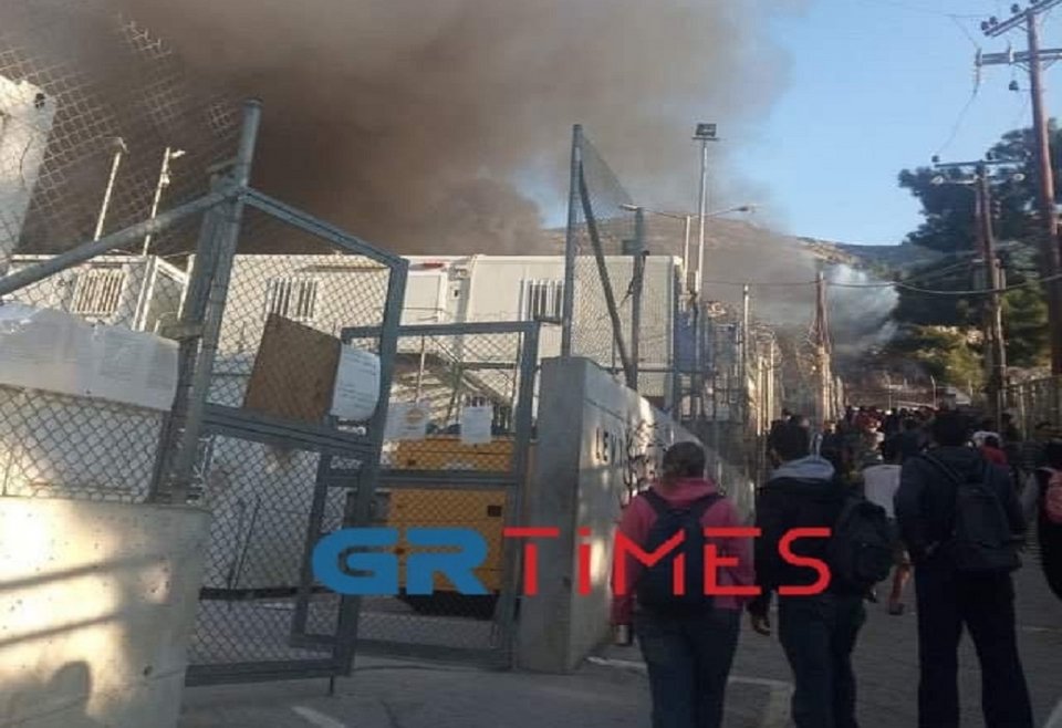 Φωτιά στο ΚΥΤ Σάμου