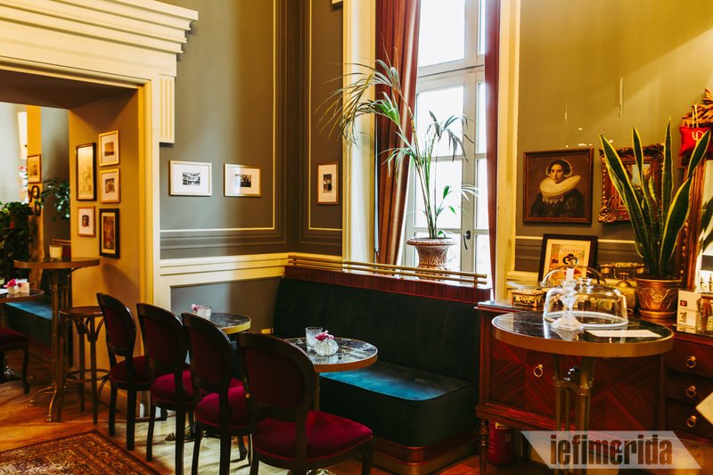 Καναπές του Foyer Café Bistrot