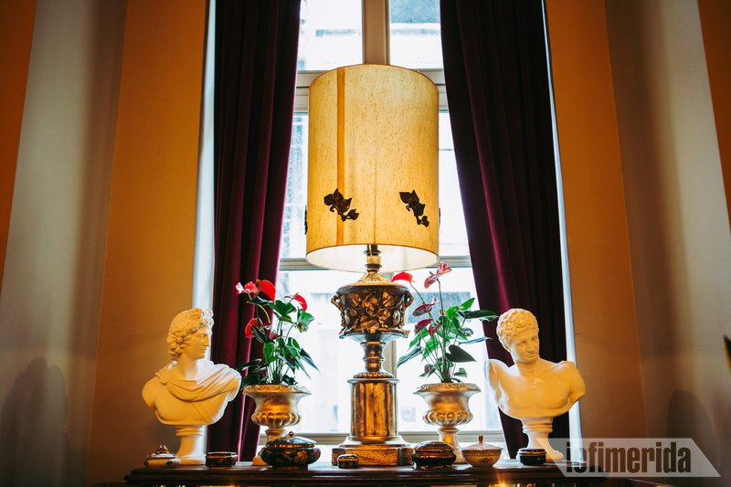 Λάμπα στο Foyer Café Bistrot