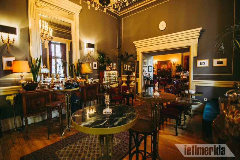Foyer Café Bistrot το εσωτερικό του