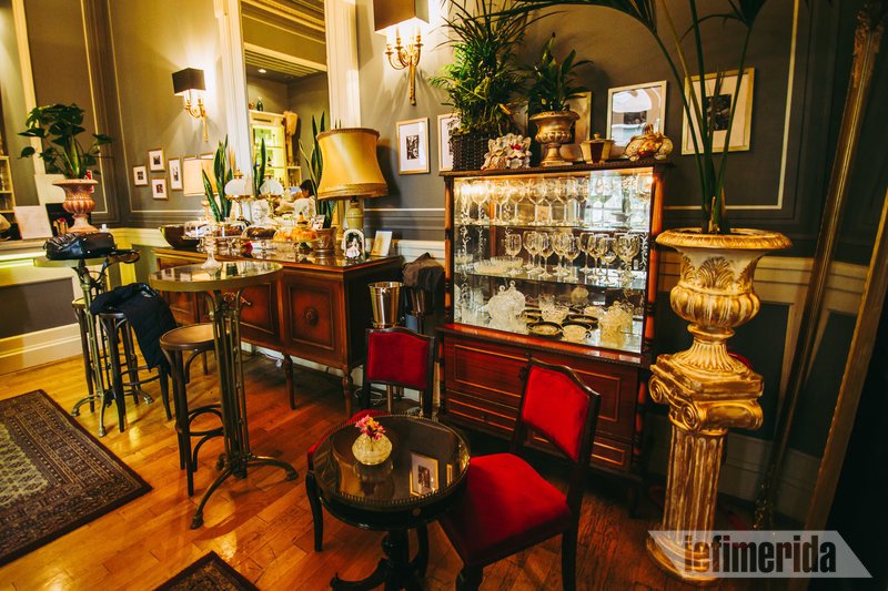 Vintage διακόσμηση του Foyer Café Bistrot