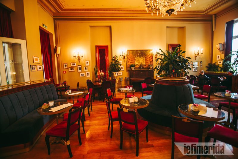Η σάλα του Foyer Café Bistrot