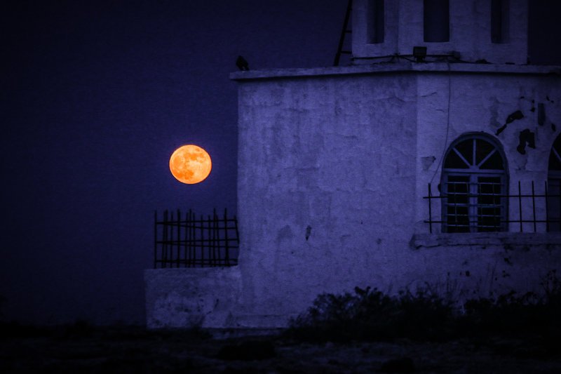 Η πανσέληνος της Φράουλας από τις ακτές της Ραφήνας