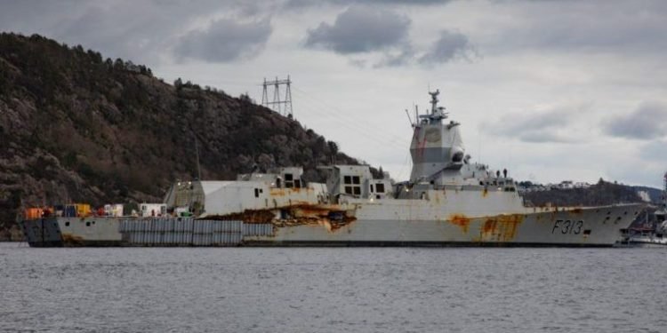 Εμφανή τα σημεία με επενδύσεις χάλυβα στο πλοίο για να κλείσουν και πάλι τα στεγανά του