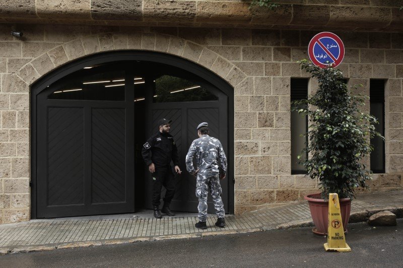 Φρουροί σε πόρτα