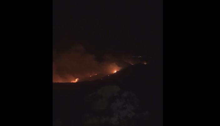 Ολονύχτια μάχη με τις φλόγες/Φωτογραφία: inkefalonia.gr