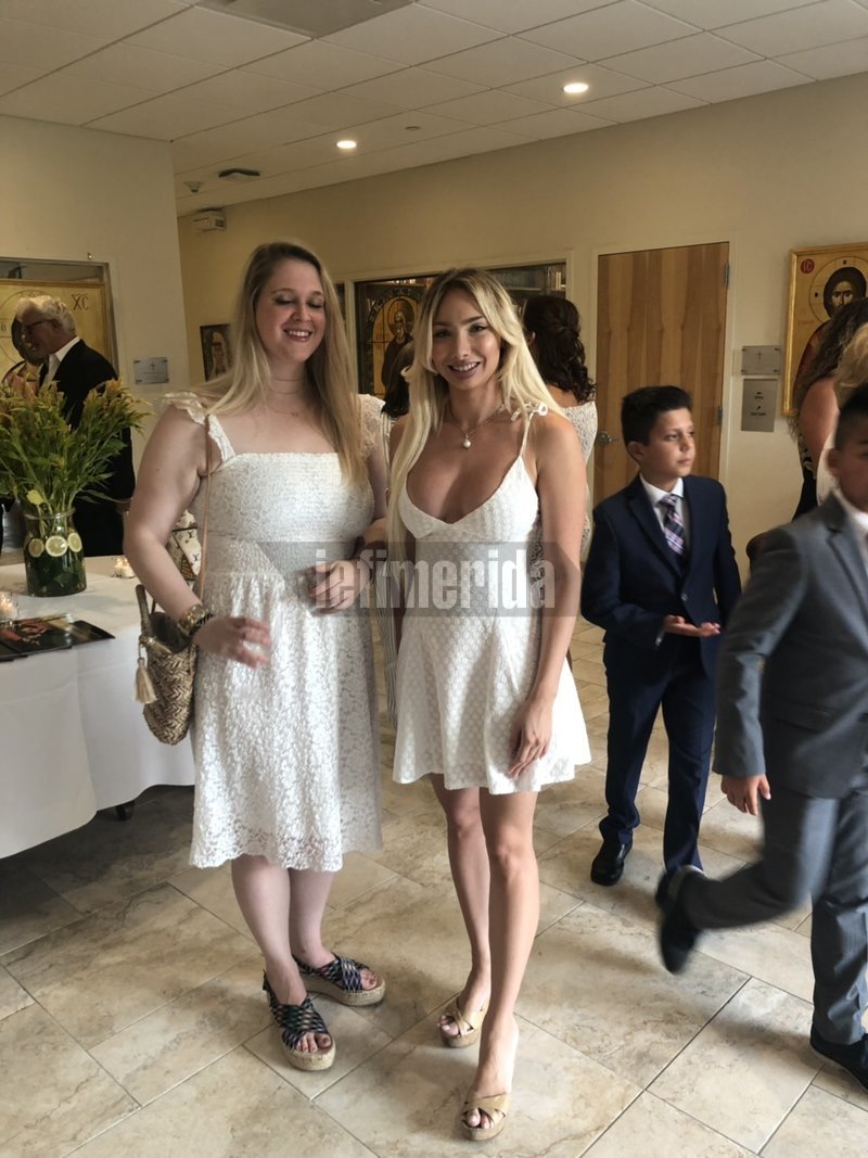 Η κόρη του Τζων Κατσιματίδη Άντρια (δεξιά) με μια φίλη της