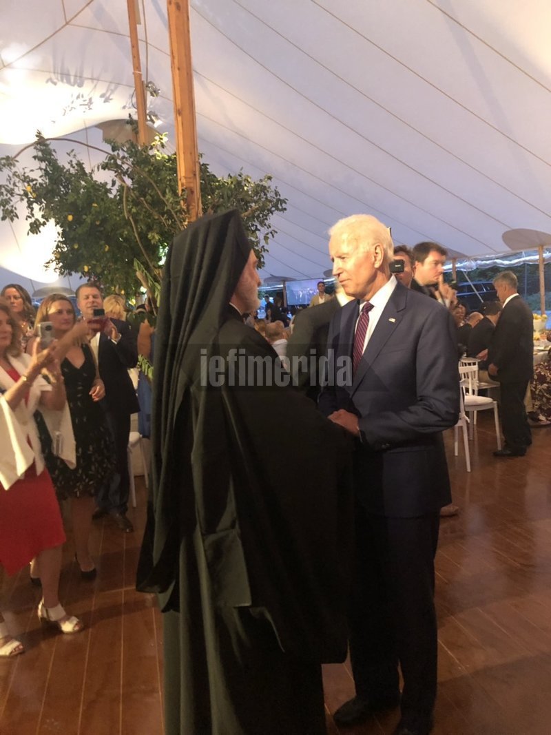 Ο Τζο Μπάιντεν με τον Αρχιεπίσκοπο Αμερικής Ελπιδοφόρο